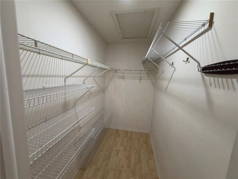 出租: $1,300 (2 贝兹, 2 浴室, 912 平方英尺)