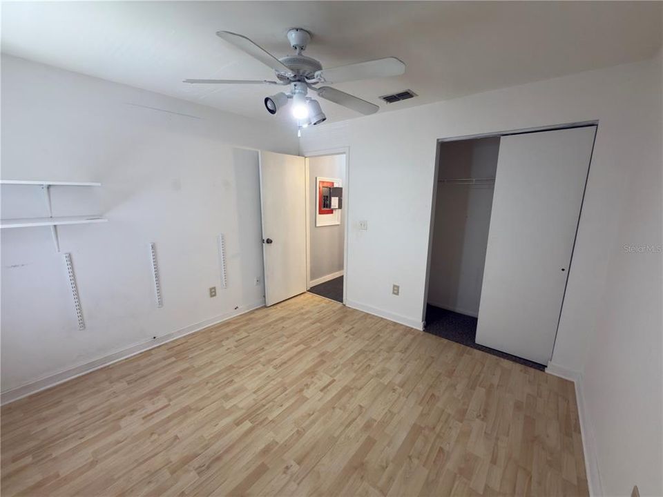 出租: $1,300 (2 贝兹, 2 浴室, 912 平方英尺)