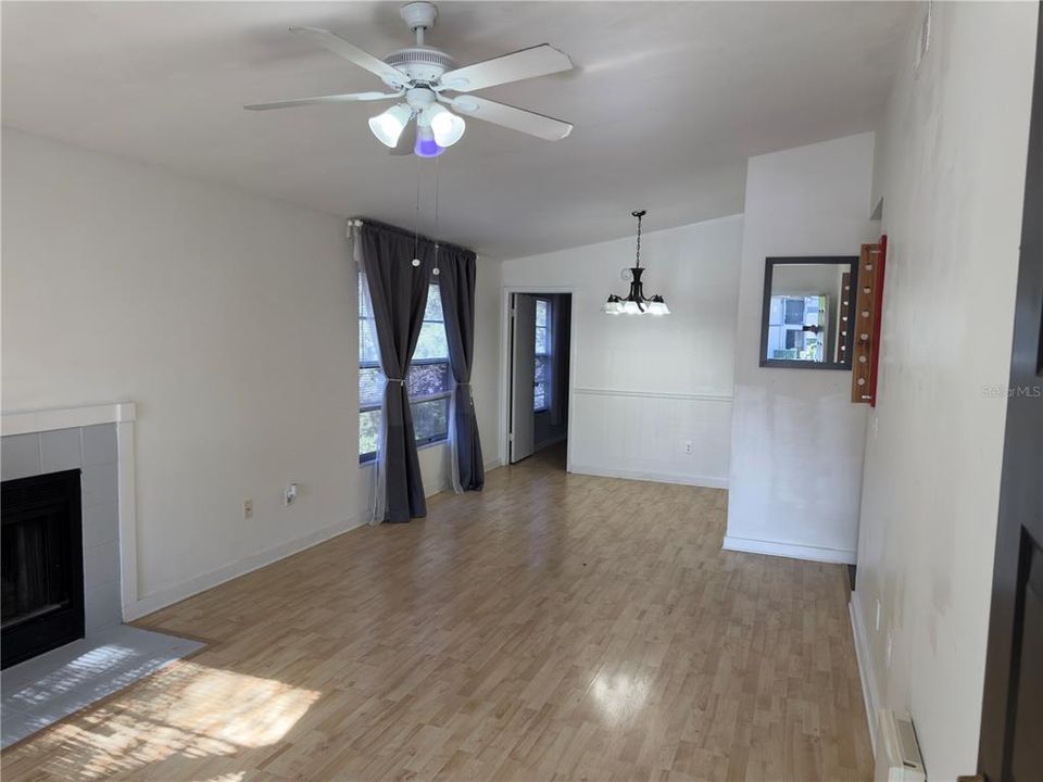 出租: $1,300 (2 贝兹, 2 浴室, 912 平方英尺)