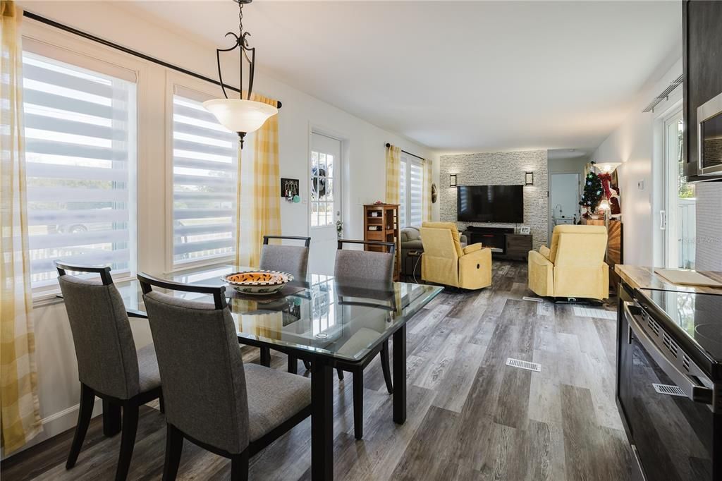 待售: $159,000 (1 贝兹, 1 浴室, 720 平方英尺)