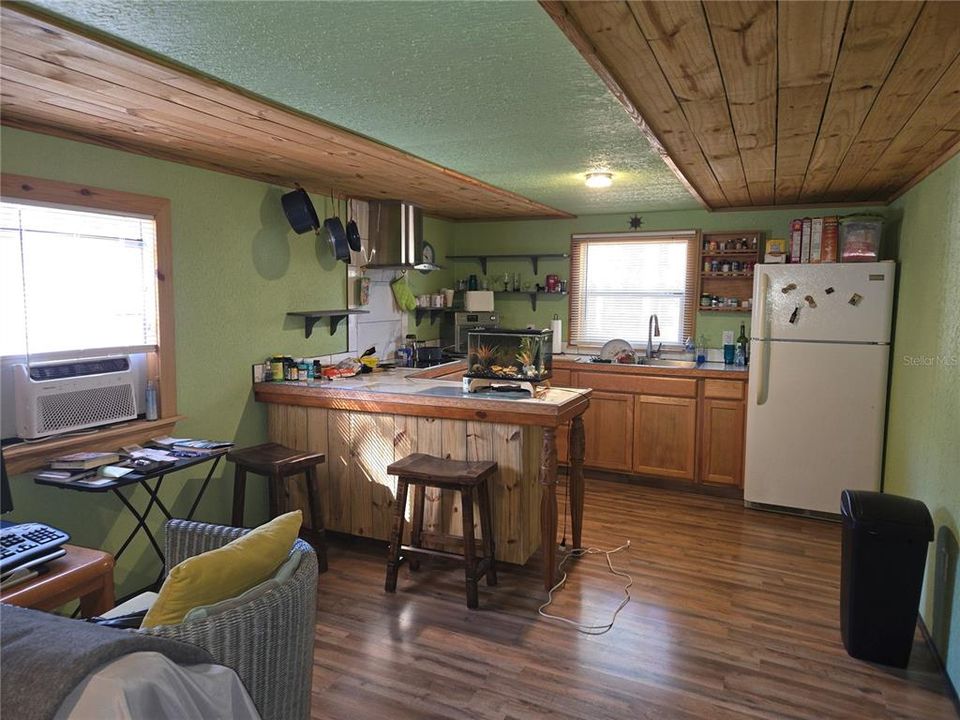 For Sale: $89,000 (2 beds, 1 baths, 1024 Square Feet)