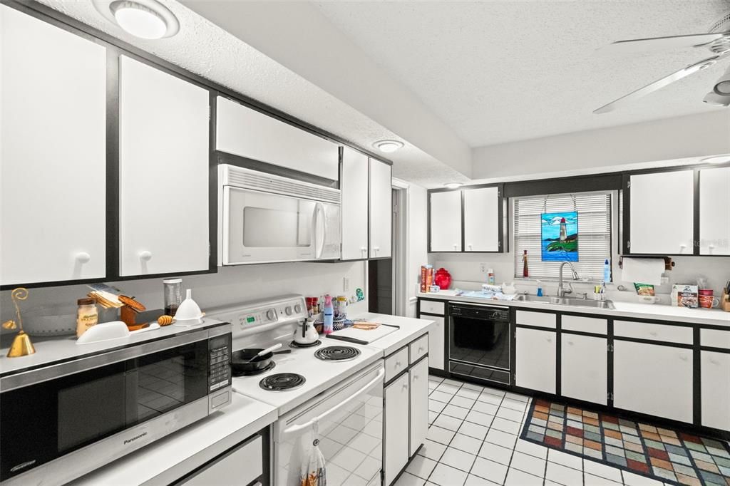 На продажу: $650,000 (4 спален, 2 ванн, 2849 Квадратных фут)