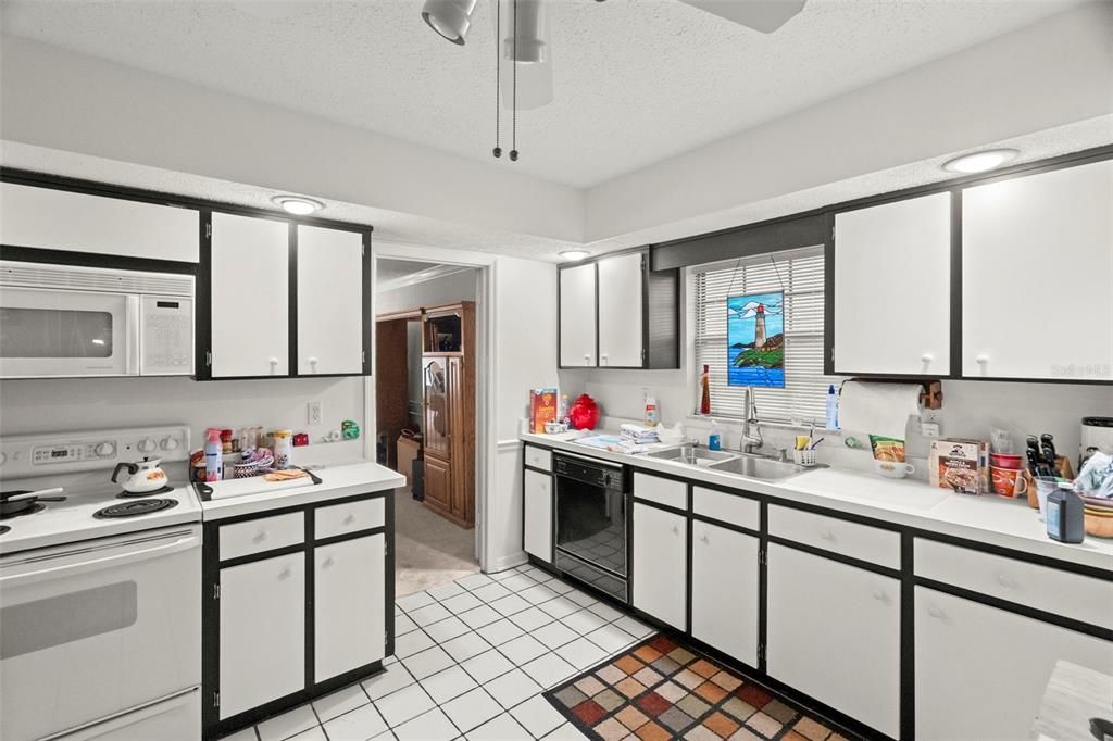 На продажу: $650,000 (4 спален, 2 ванн, 2849 Квадратных фут)