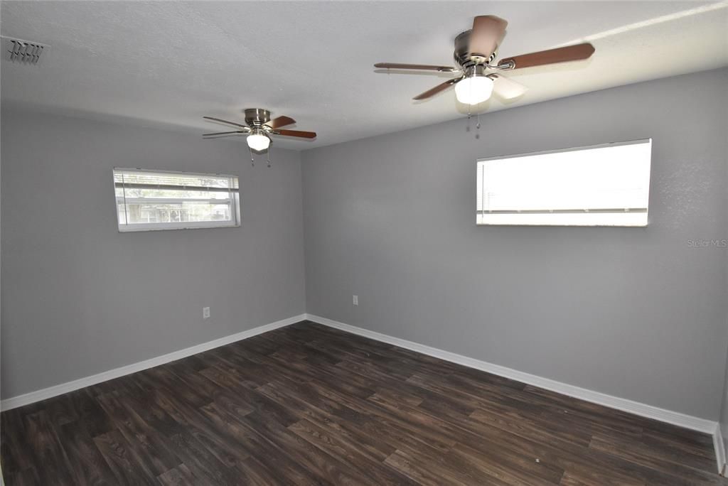 На продажу: $245,000 (3 спален, 2 ванн, 1327 Квадратных фут)