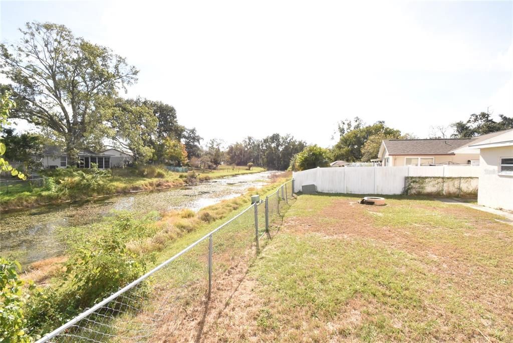 На продажу: $245,000 (3 спален, 2 ванн, 1327 Квадратных фут)