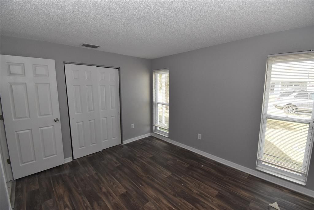 На продажу: $245,000 (3 спален, 2 ванн, 1327 Квадратных фут)