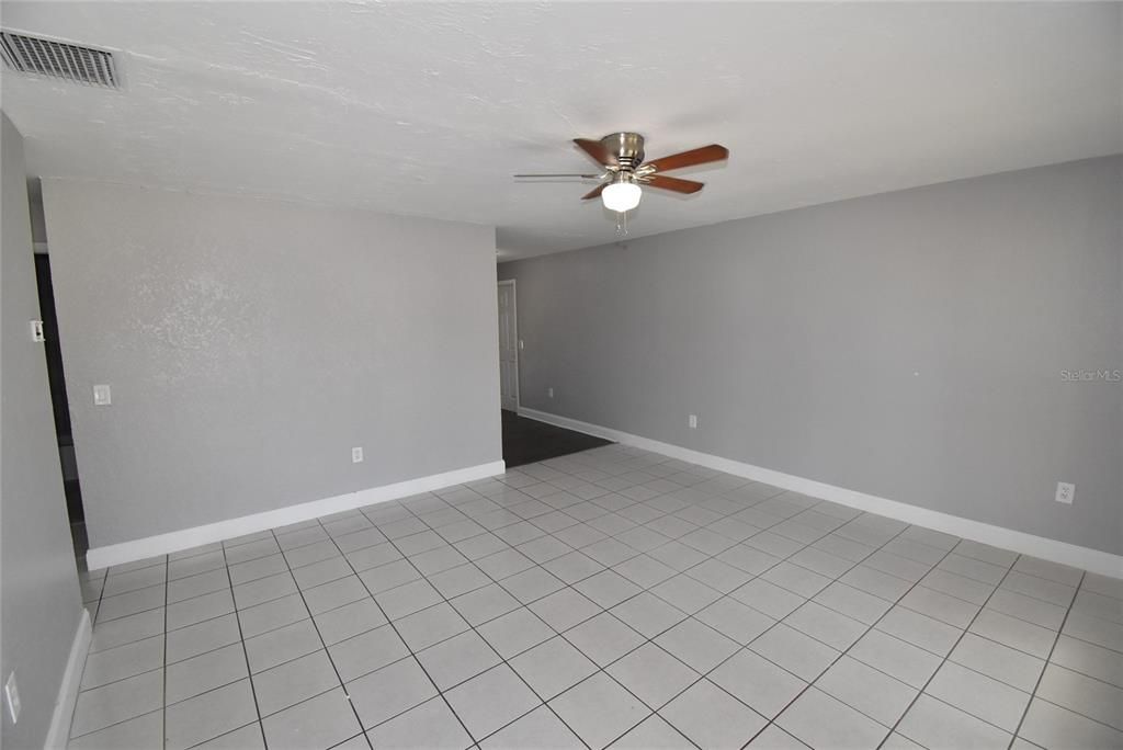 На продажу: $245,000 (3 спален, 2 ванн, 1327 Квадратных фут)