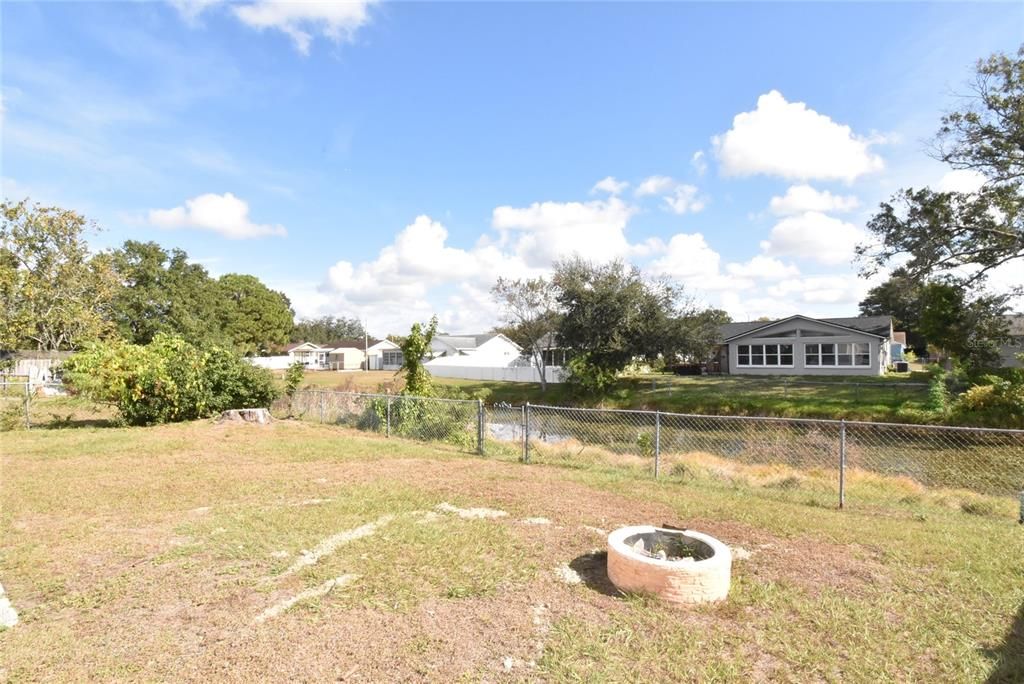 На продажу: $245,000 (3 спален, 2 ванн, 1327 Квадратных фут)