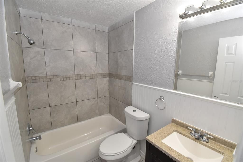 На продажу: $245,000 (3 спален, 2 ванн, 1327 Квадратных фут)