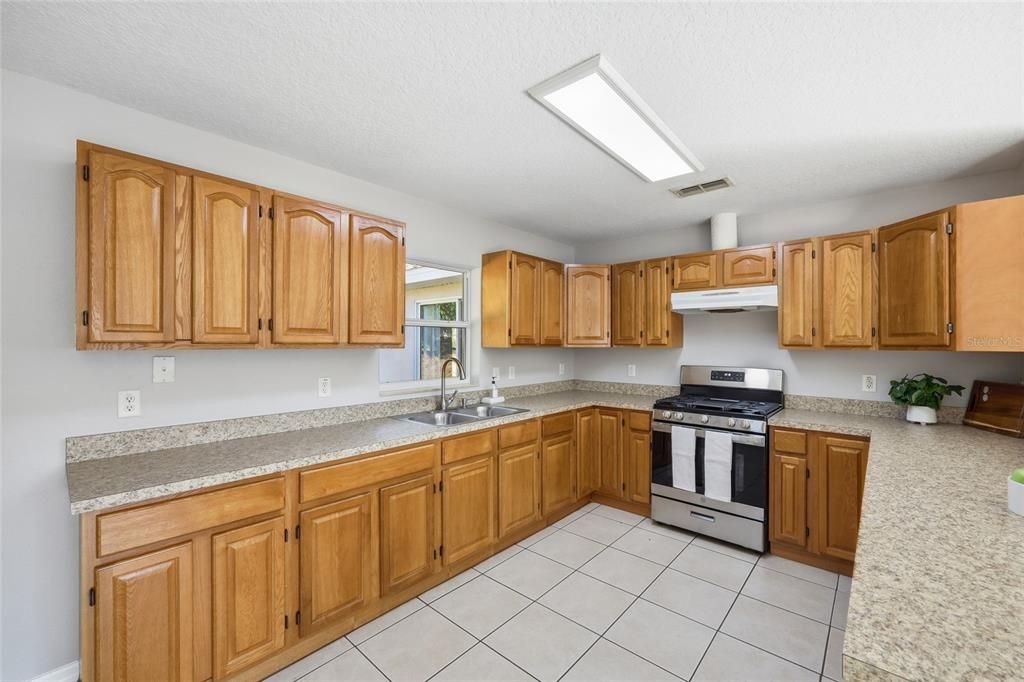 For Sale: $299,000 (3 beds, 2 baths, 1352 Square Feet)