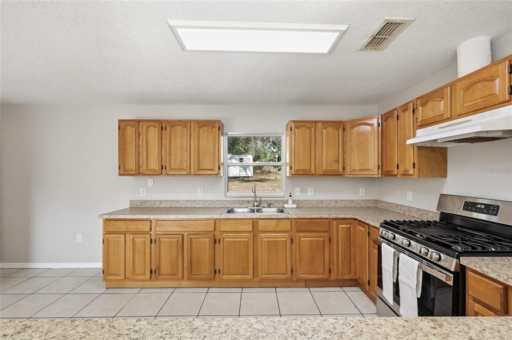For Sale: $299,000 (3 beds, 2 baths, 1352 Square Feet)