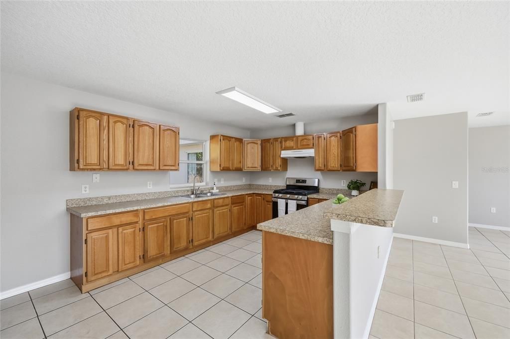 For Sale: $299,000 (3 beds, 2 baths, 1352 Square Feet)