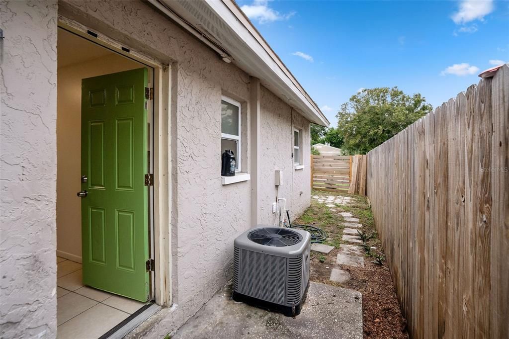 For Rent: $1,650 (2 beds, 1 baths, 850 Square Feet)