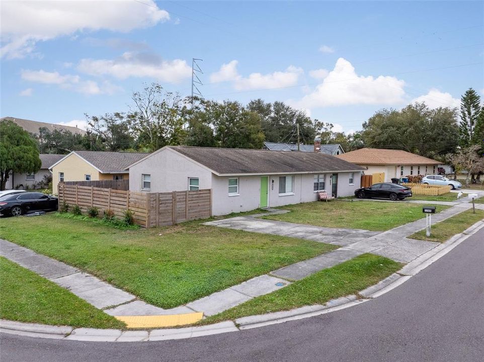 For Rent: $1,650 (2 beds, 1 baths, 850 Square Feet)