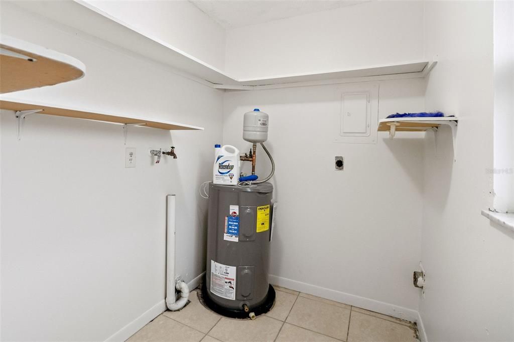 For Rent: $1,650 (2 beds, 1 baths, 850 Square Feet)