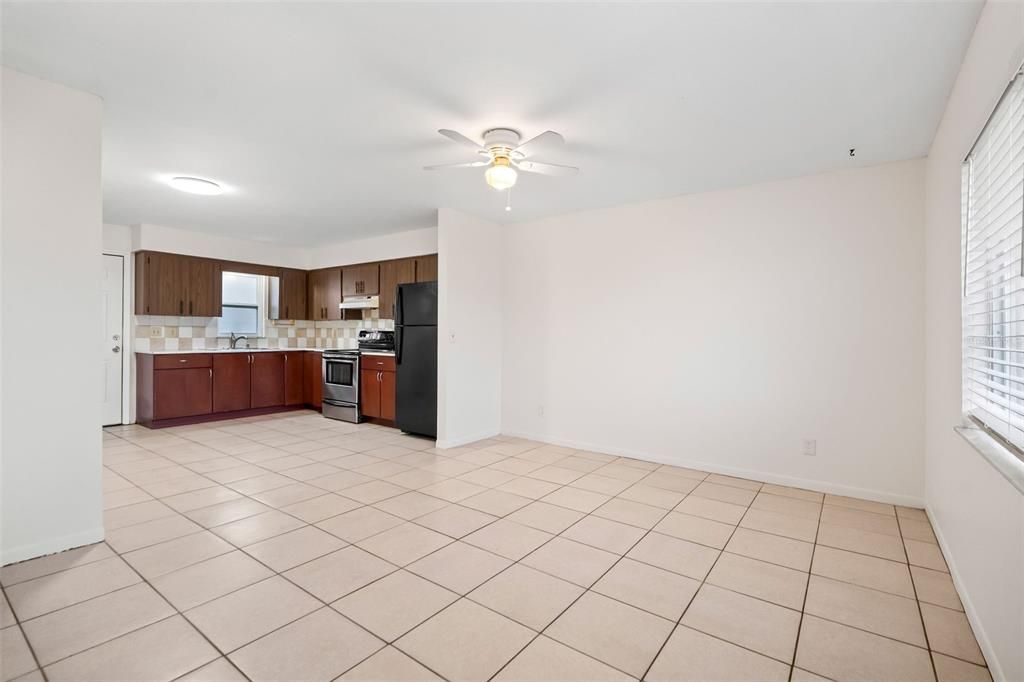 For Rent: $1,650 (2 beds, 1 baths, 850 Square Feet)