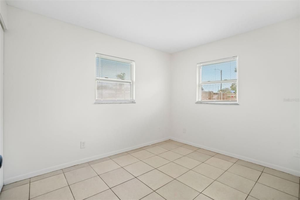 For Rent: $1,650 (2 beds, 1 baths, 850 Square Feet)