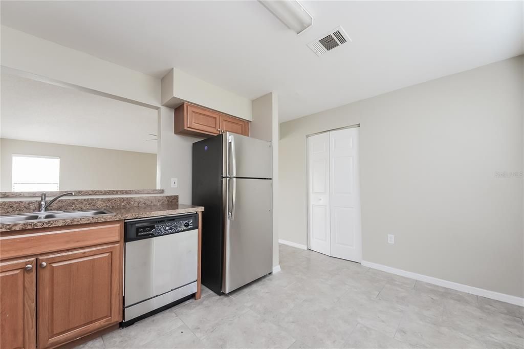 For Rent: $1,850 (3 beds, 2 baths, 1372 Square Feet)