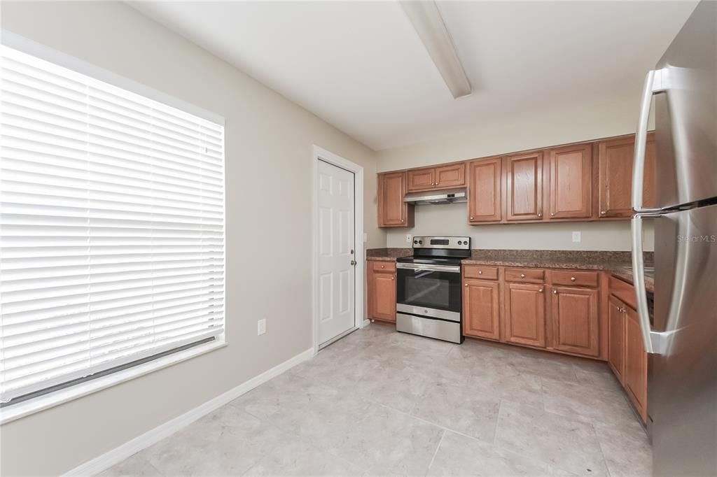 For Rent: $1,850 (3 beds, 2 baths, 1372 Square Feet)