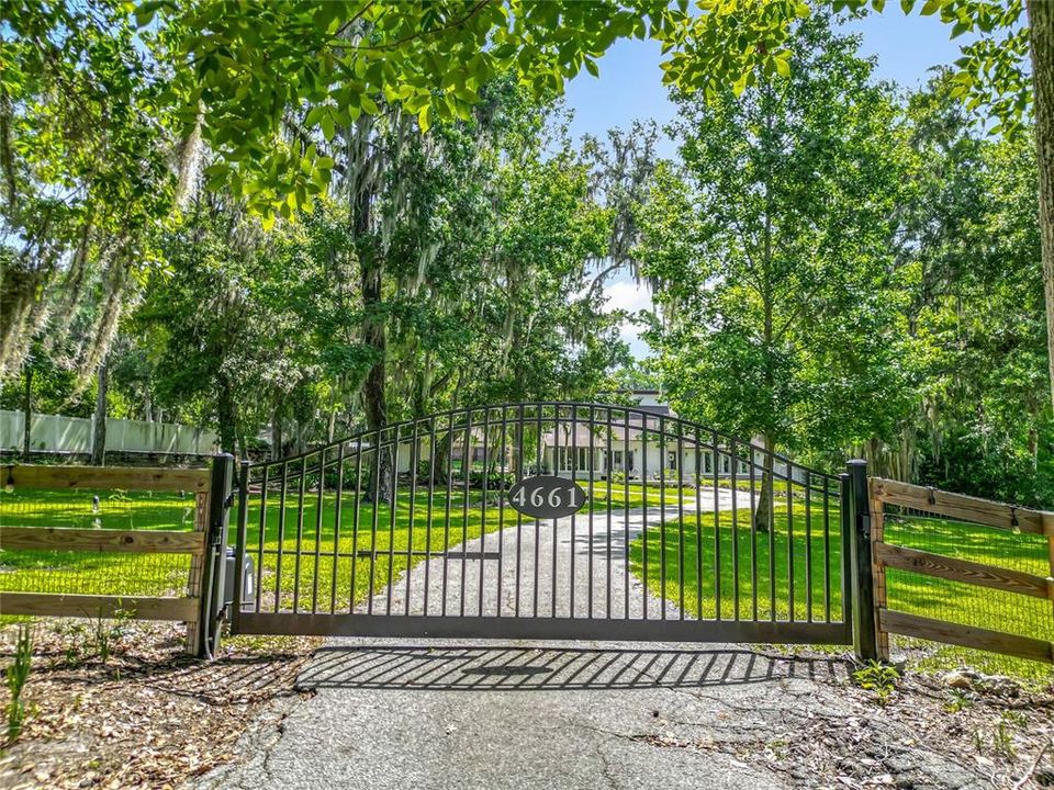 For Rent: $4,950 (4 beds, 2 baths, 2830 Square Feet)