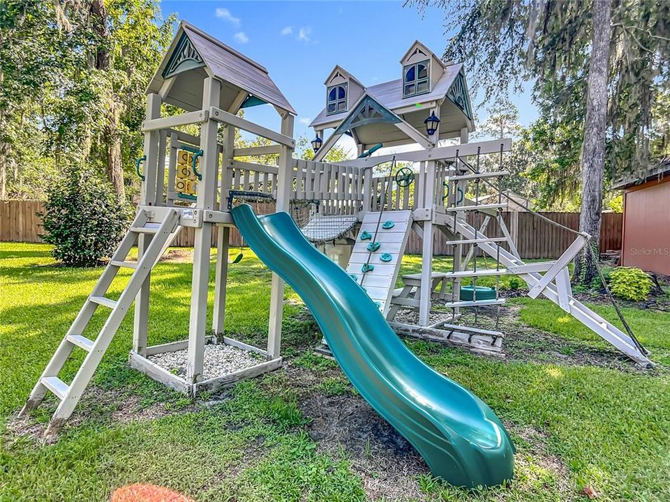 For Rent: $4,950 (4 beds, 2 baths, 2830 Square Feet)