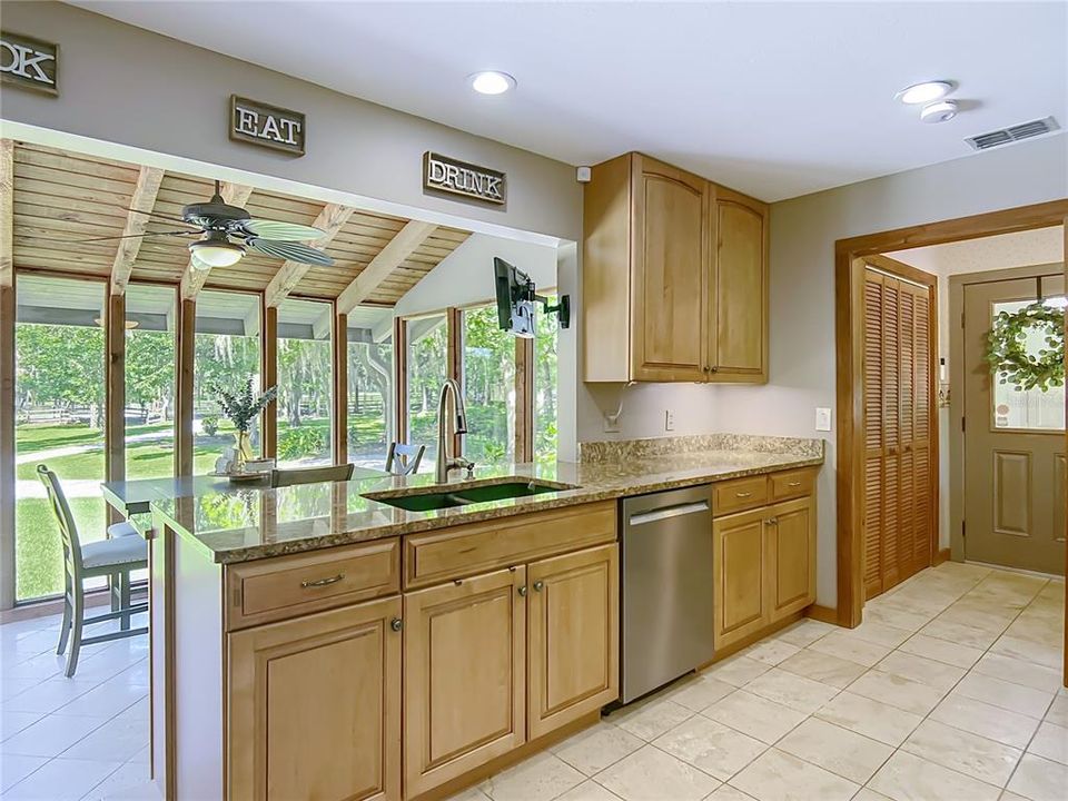 For Rent: $4,950 (4 beds, 2 baths, 2830 Square Feet)