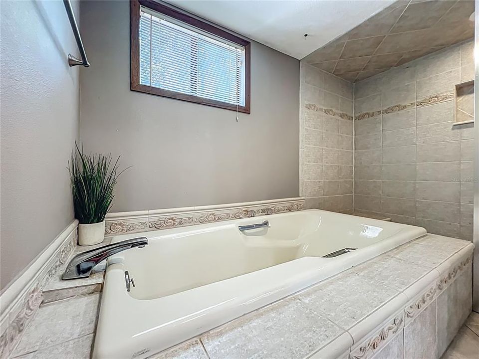 For Rent: $4,950 (4 beds, 2 baths, 2830 Square Feet)