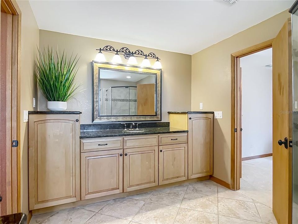 For Rent: $4,950 (4 beds, 2 baths, 2830 Square Feet)