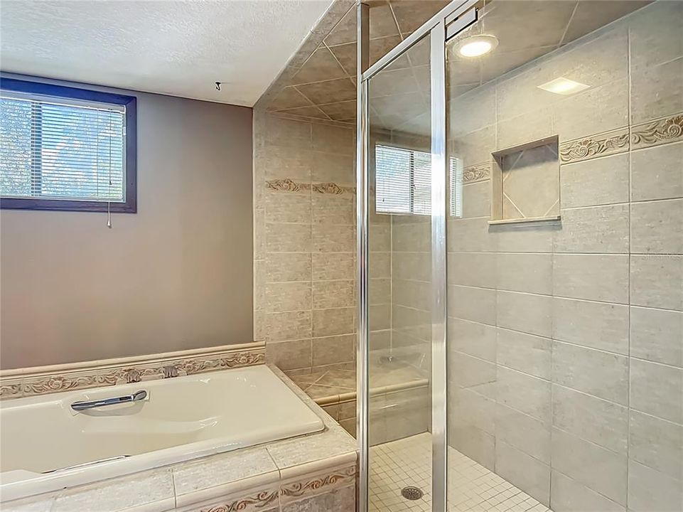 For Rent: $4,950 (4 beds, 2 baths, 2830 Square Feet)