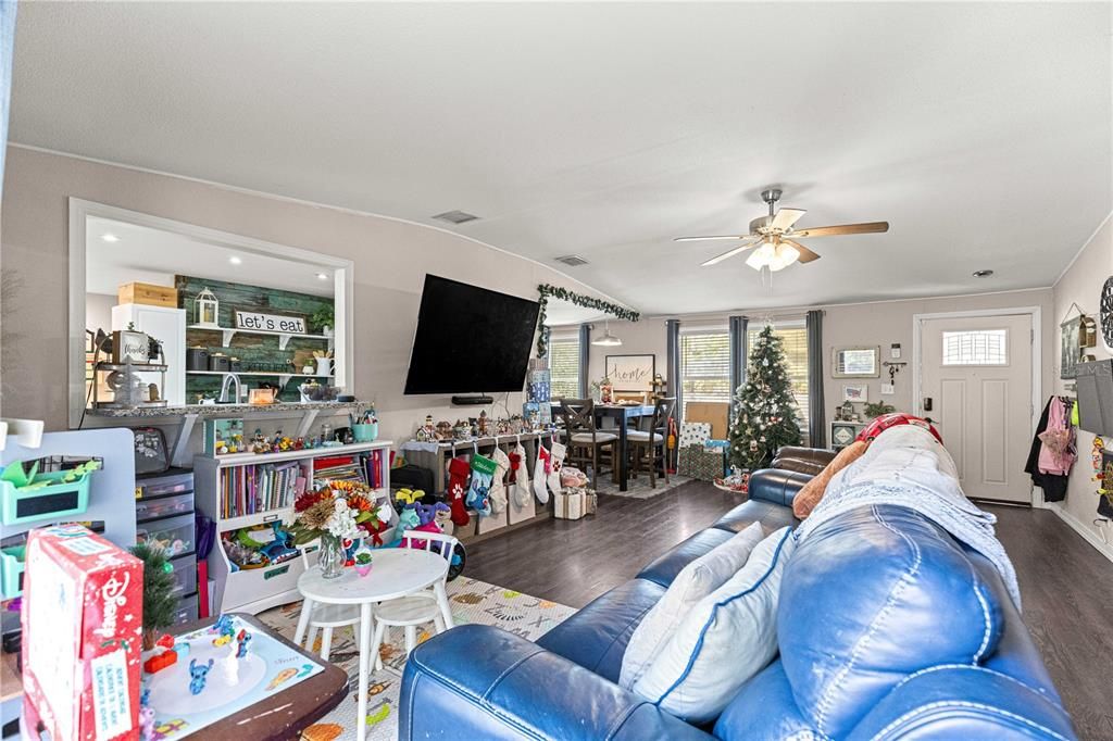 На продажу: $200,000 (3 спален, 2 ванн, 1248 Квадратных фут)