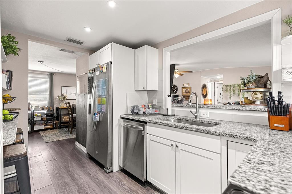 На продажу: $200,000 (3 спален, 2 ванн, 1248 Квадратных фут)