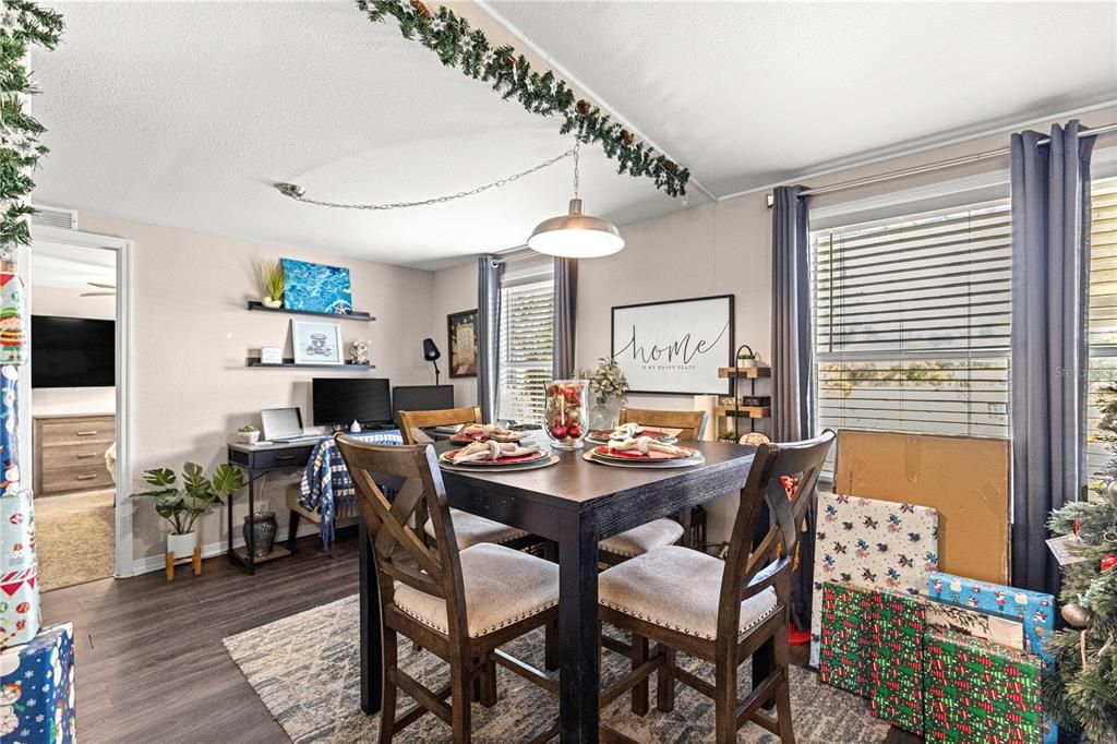 На продажу: $200,000 (3 спален, 2 ванн, 1248 Квадратных фут)