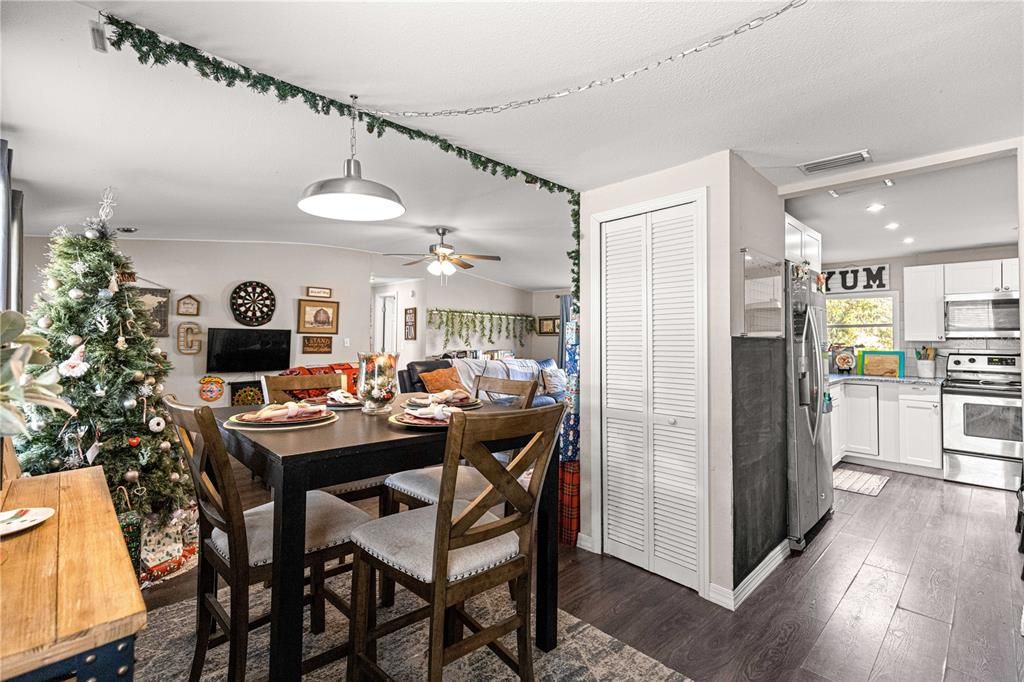 На продажу: $200,000 (3 спален, 2 ванн, 1248 Квадратных фут)