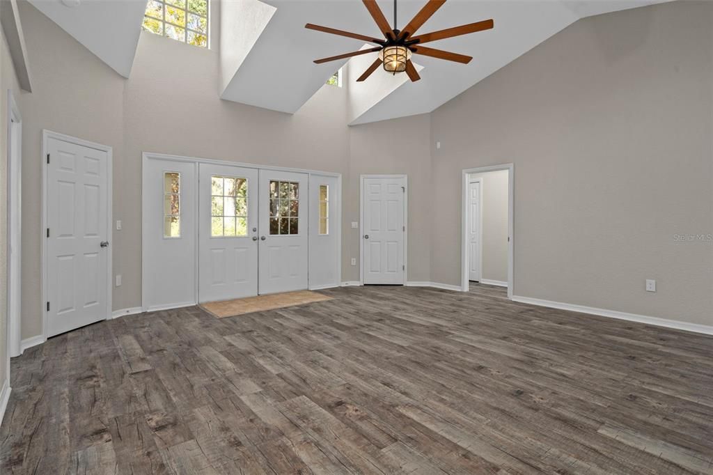 For Sale: $524,900 (3 beds, 2 baths, 1616 Square Feet)