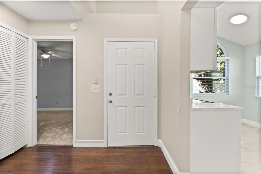 For Sale: $330,000 (2 beds, 2 baths, 1247 Square Feet)