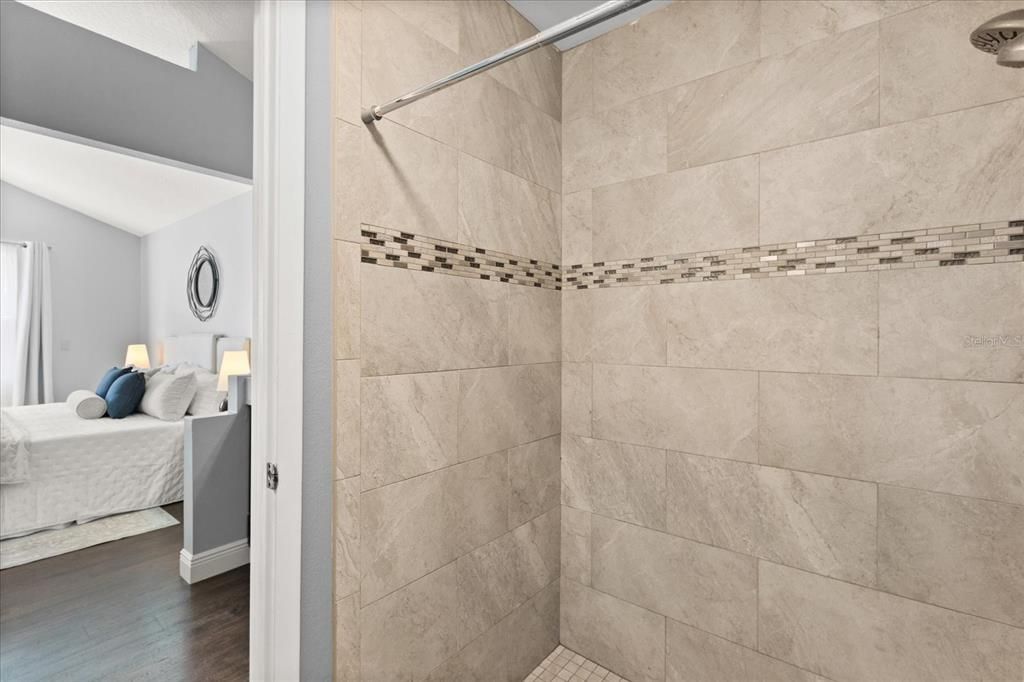 For Sale: $330,000 (2 beds, 2 baths, 1247 Square Feet)