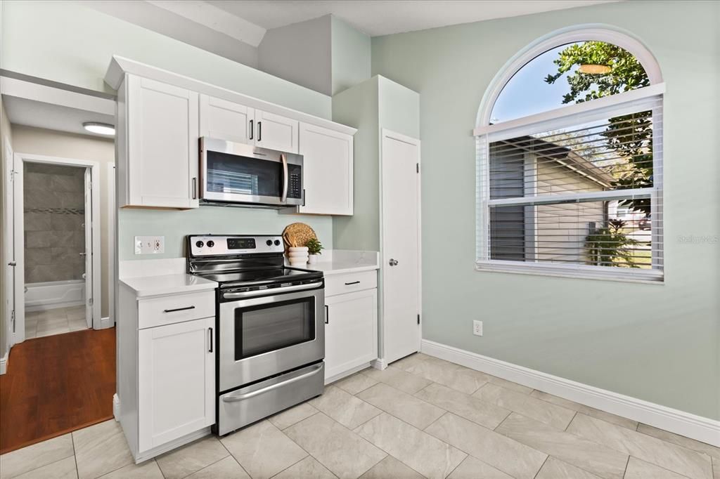 For Sale: $330,000 (2 beds, 2 baths, 1247 Square Feet)