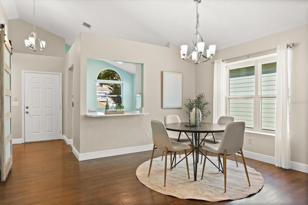 For Sale: $330,000 (2 beds, 2 baths, 1247 Square Feet)