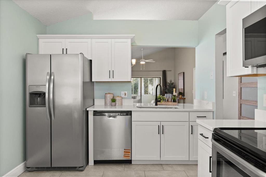 For Sale: $330,000 (2 beds, 2 baths, 1247 Square Feet)