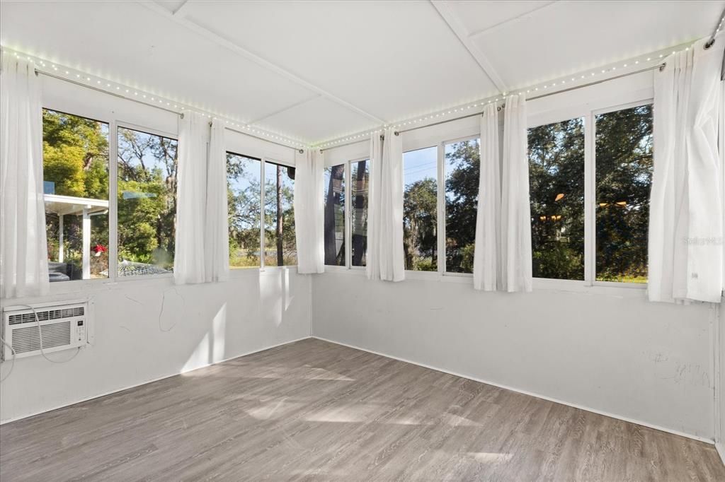 For Sale: $330,000 (2 beds, 2 baths, 1247 Square Feet)