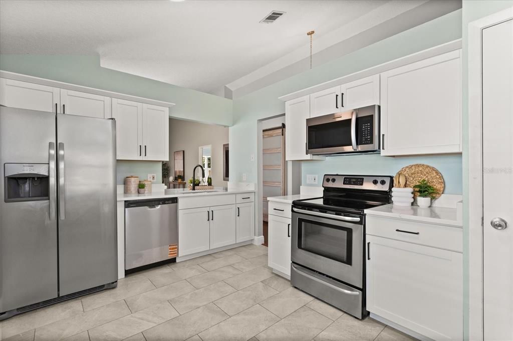 For Sale: $330,000 (2 beds, 2 baths, 1247 Square Feet)