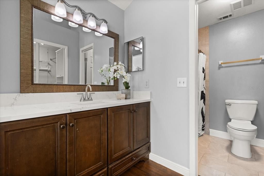 For Sale: $330,000 (2 beds, 2 baths, 1247 Square Feet)