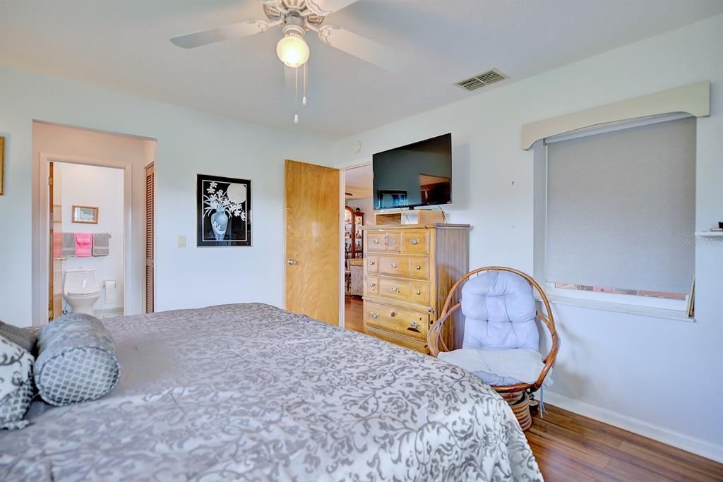 For Sale: $290,000 (2 beds, 2 baths, 1448 Square Feet)