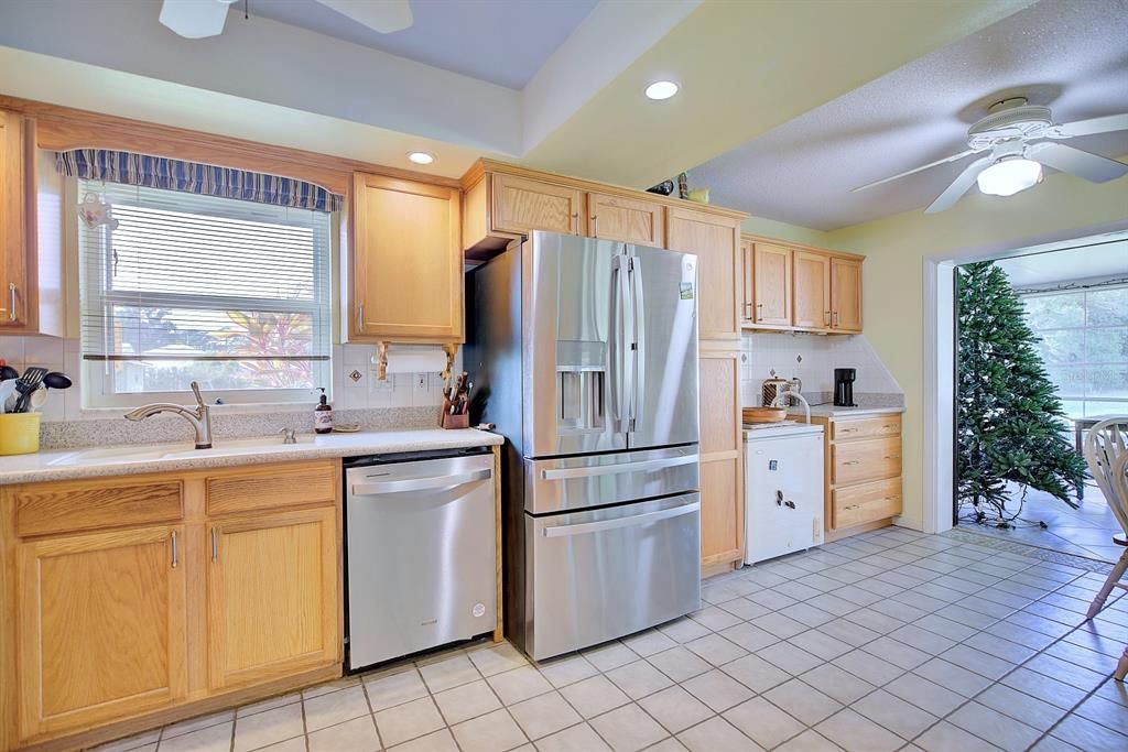 For Sale: $290,000 (2 beds, 2 baths, 1448 Square Feet)