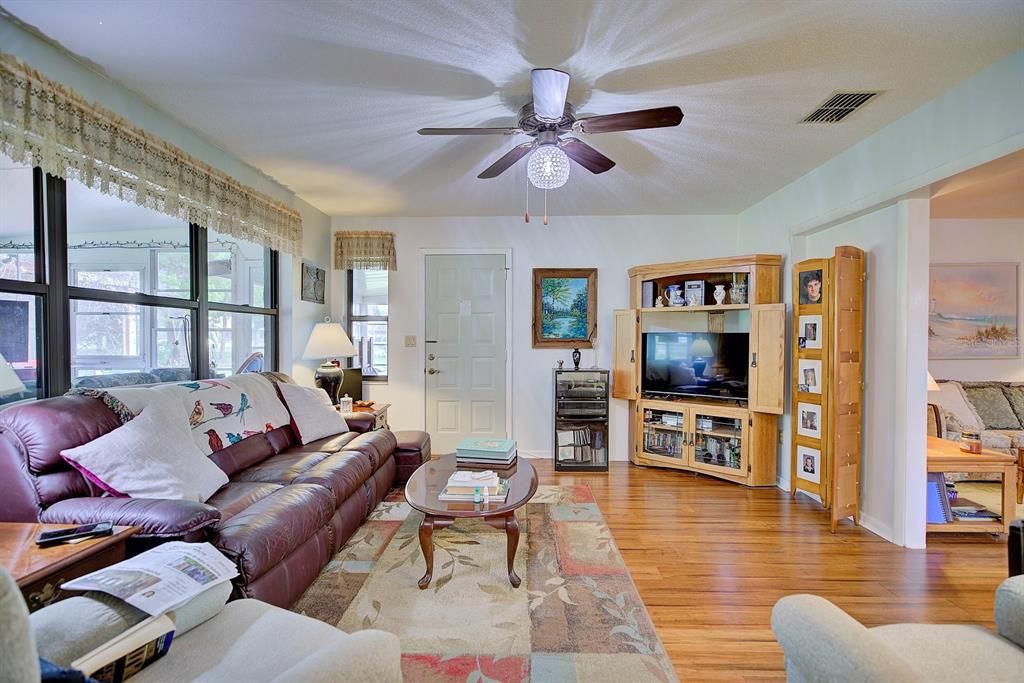 For Sale: $290,000 (2 beds, 2 baths, 1448 Square Feet)