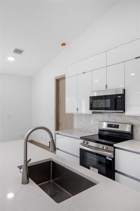 For Sale: $409,900 (3 beds, 2 baths, 1768 Square Feet)