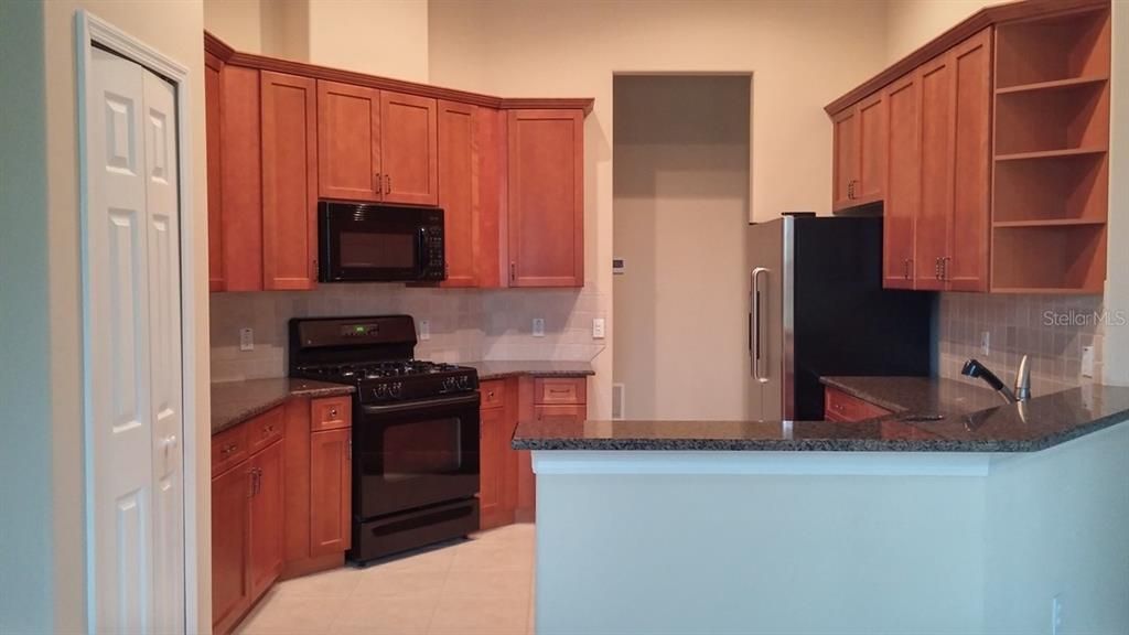 For Rent: $2,550 (4 beds, 2 baths, 2274 Square Feet)