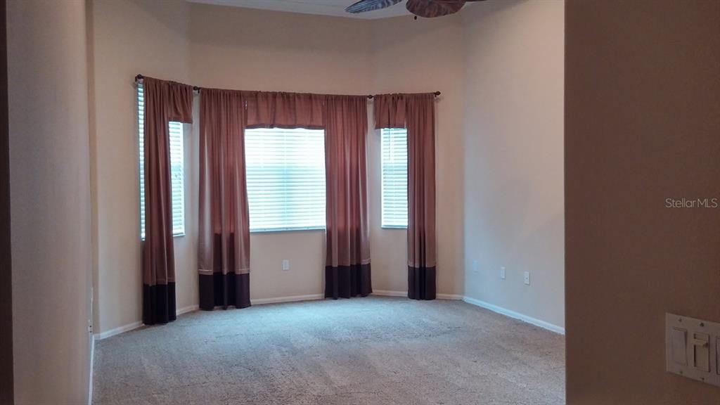 For Rent: $2,550 (4 beds, 2 baths, 2274 Square Feet)