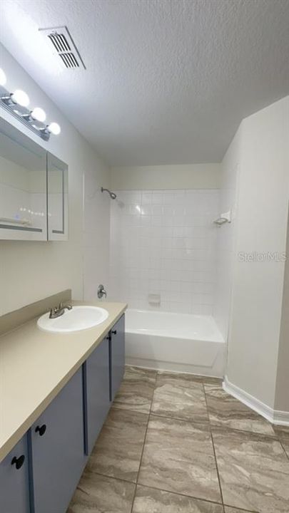 En Renta: $1,950 (3 camas, 2 baños, 1239 Pies cuadrados)