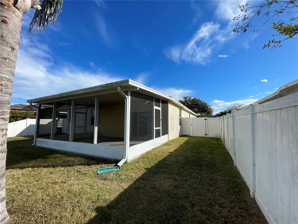 For Sale: $299,900 (4 beds, 2 baths, 1878 Square Feet)